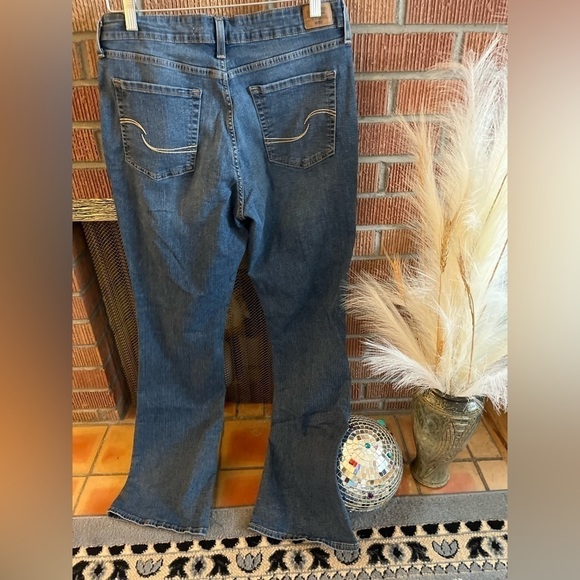 LEVIS MID RISE BOOTCUT LEVIS (#8) - Picture 5 of 8